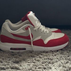 Air max day 3.26 Red & White air max 1’s size 10